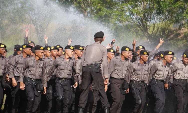 234 Bintara Remaja Polda Kepri Laksanakan Tradisi Pembaretan