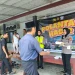 Satlantas Polres Way Kanan Bagikan Nasi Kotak di  Masjid Darul Fattah, Dekatkan Diri Dengan Warga