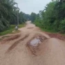 Warga Desa Tambak Keluhkan Jalan Rusak, Seakan Dianak Tirikan