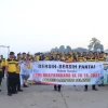 Peringati Hari Bhayangkara Ke-78, Polres Lampung Selatan Gelar Aksi Bersih-Bersih Di Pantai Sanggar