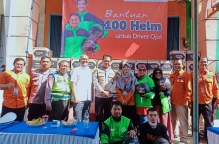 Rumah Zakat Distribusikan 100 Helm Kepada Driver Ojol Tangerang